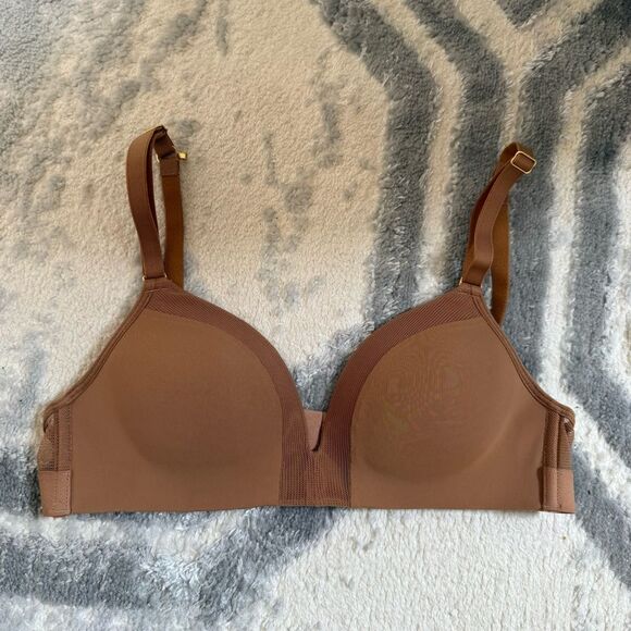 Lively All-Day Deep V No-Wire in Latte 34 NWOT - Picture 2 of 7